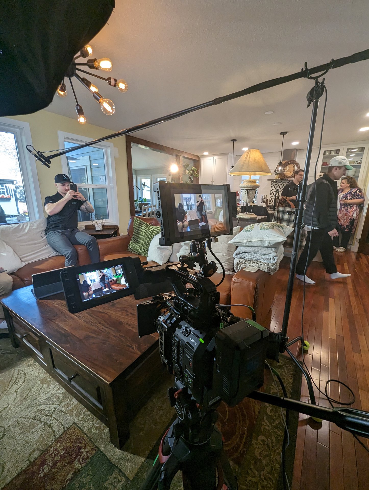 Living-room documentary interview setup with a Canon C500 and monitors — DCFOTOFILM on set
