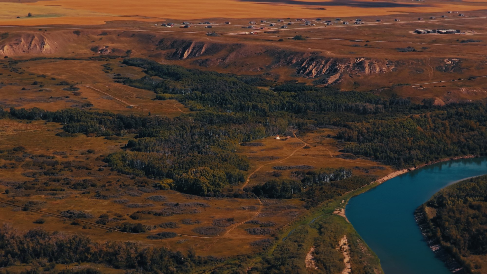 Aerial of the river and prairie on Siksika Nation, Treaty 7 land — Natosapi